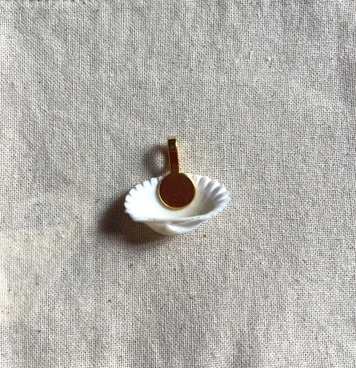 Luxe Seashell Pendant Charm - Medium