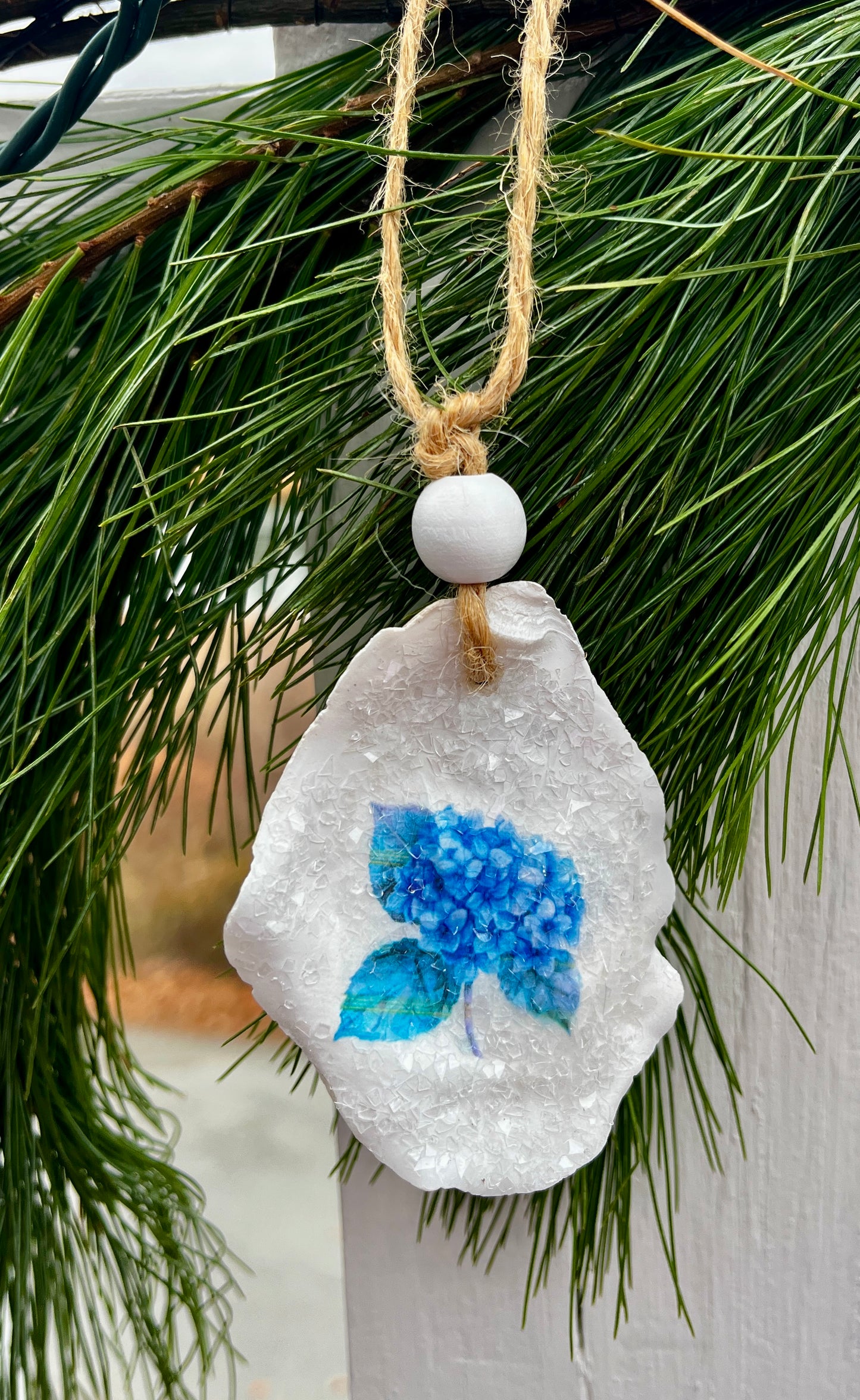 Hydrangea ✨ Sparkle Oyster Shell Ornament