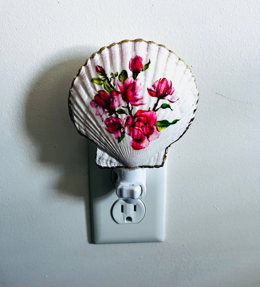 Handmade Magnolia Shell Night Light – Coastal Floral Décor | One-of-a-Kind Beach House Accent