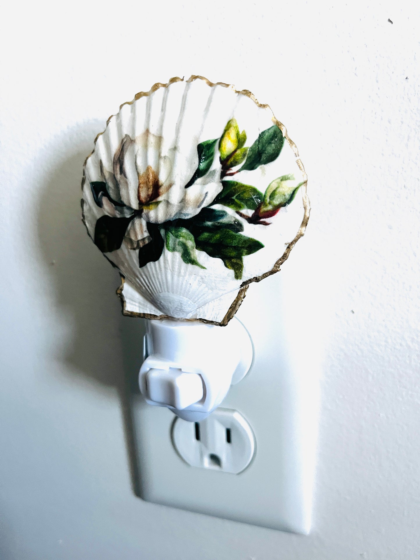 Handmade Magnolia Shell Night Light – Coastal Floral Décor | One-of-a-Kind Beach House Accent