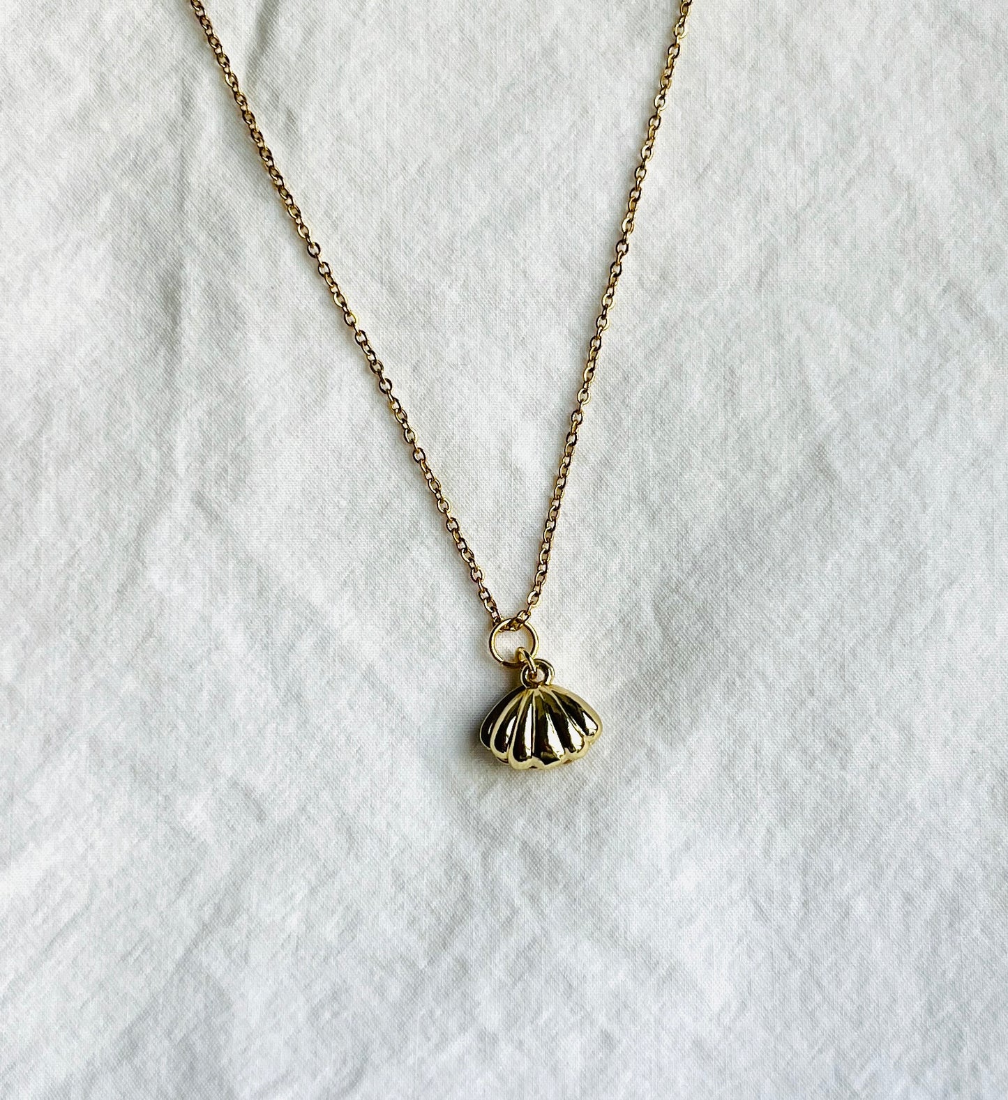 Golden Shell Pearl Necklace