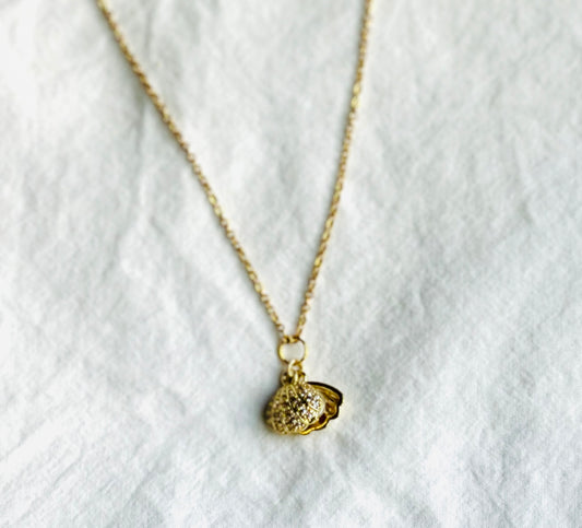 Golden Shell Pearl Necklace
