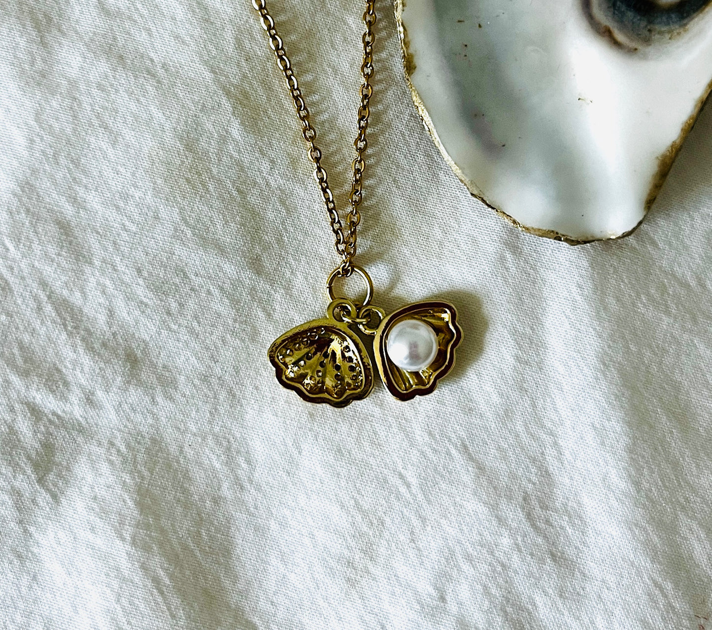Golden Shell Pearl Necklace