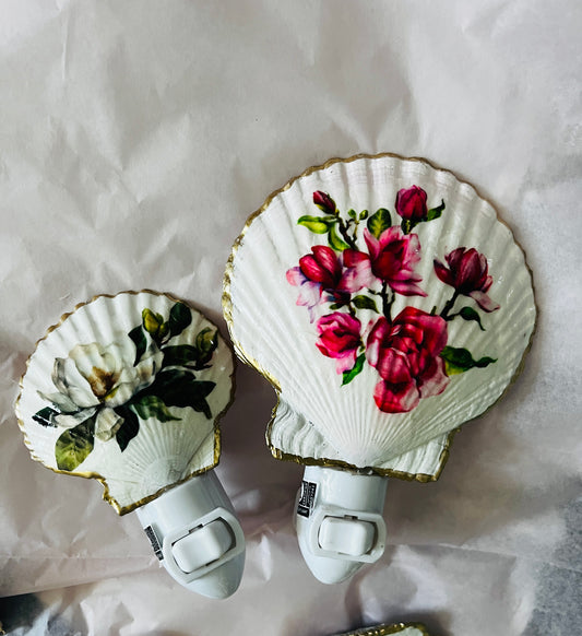 Handmade Magnolia Shell Night Light – Coastal Floral Décor | One-of-a-Kind Beach House Accent