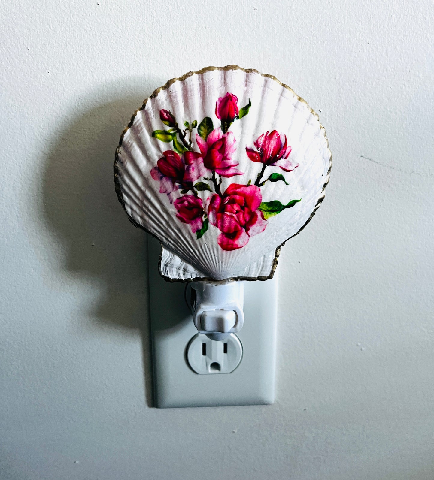 Handmade Magnolia Shell Night Light – Coastal Floral Décor | One-of-a-Kind Beach House Accent